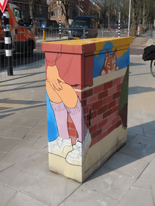 912606 Afbeelding van een in 2024 door Milou van Montfoort beschilderd elektriciteitskastje, met afbeeldingen van de op ...